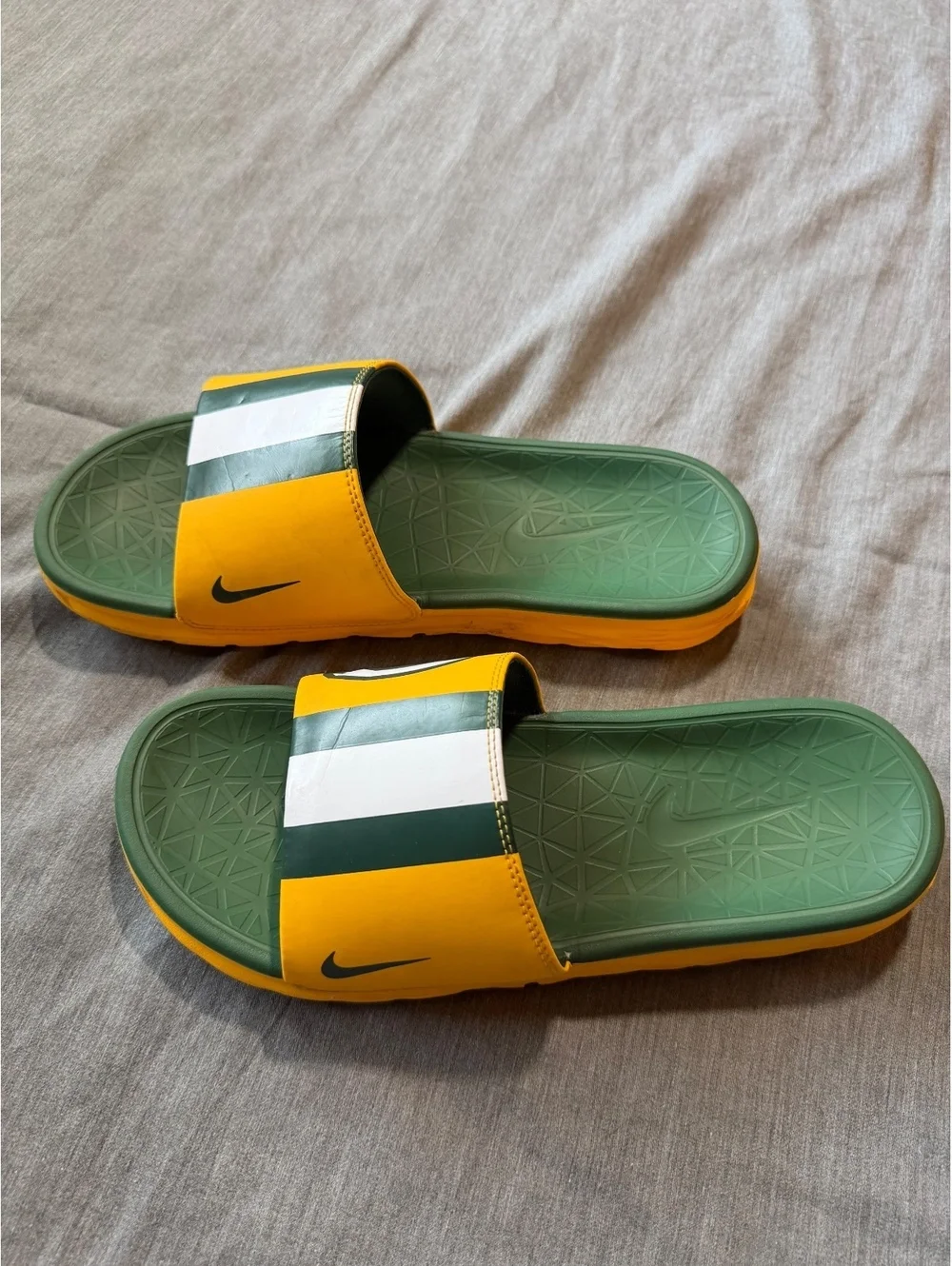 Nike Men's Size 7 Green Bay Packers Benassi Solarsoft Slides Green Yellow